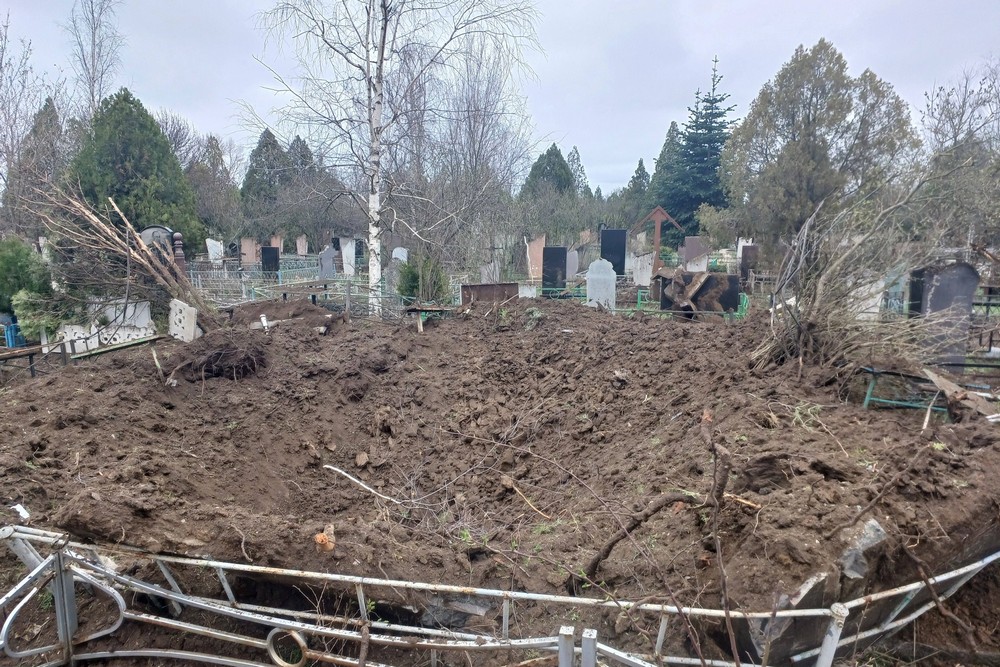 У Нікополі атакували катафалк і цвинтар