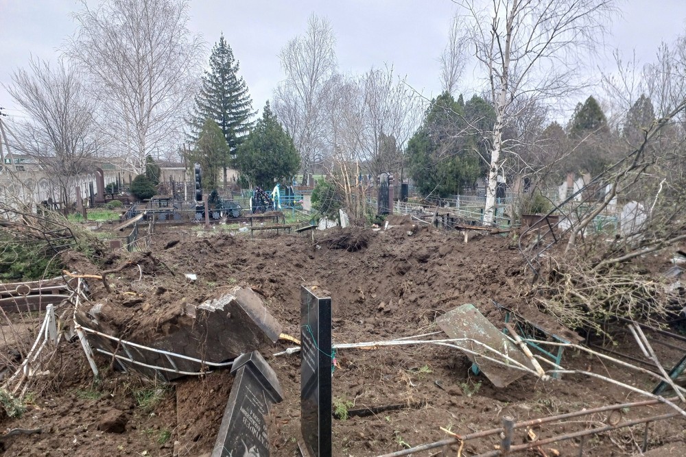 У Нікополі атакували катафалк і цвинтар