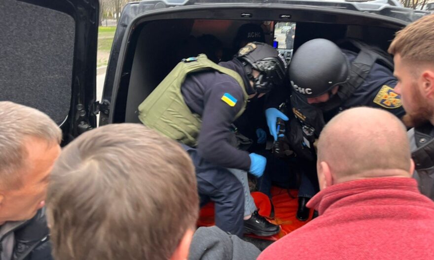 Постраждала дитина і 10 дорослих: надвечір по Нікополю вдарили дроном